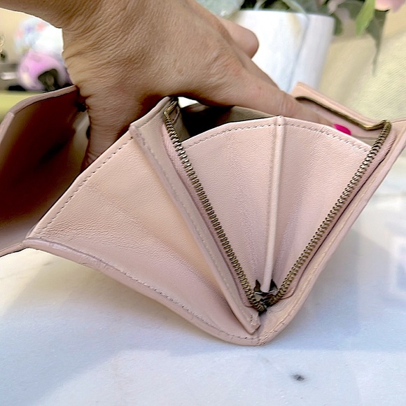 Bottega Veneta leather wallet with snap - Picture 9 of 14